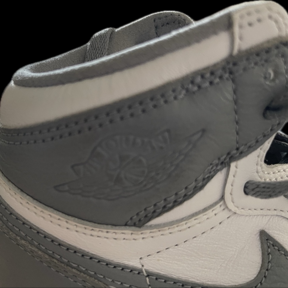 Jordan 1 Retro High OG - Picture 3 of 4